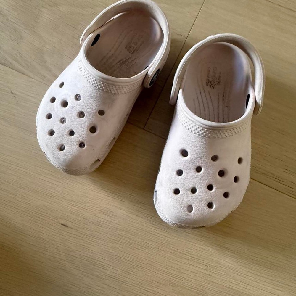 Crocs mauve particle beige color. Size 8c